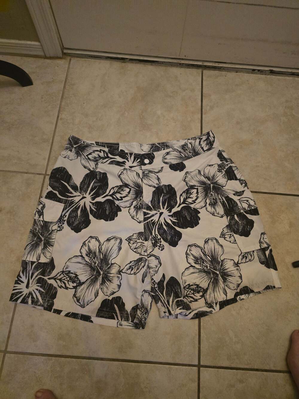 Venus Black and White Floral Print Swim Shorts Size 16